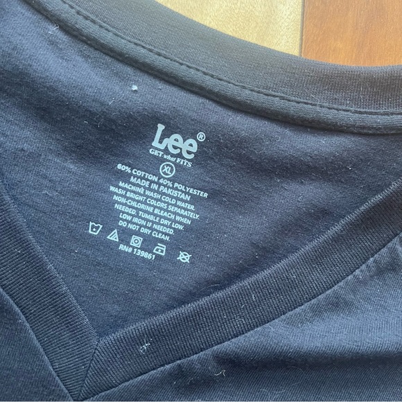 NWOT classic Lee jeans vneck tee - Picture 3 of 12